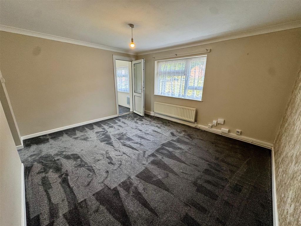 Property photo 2 of 14 Lounge