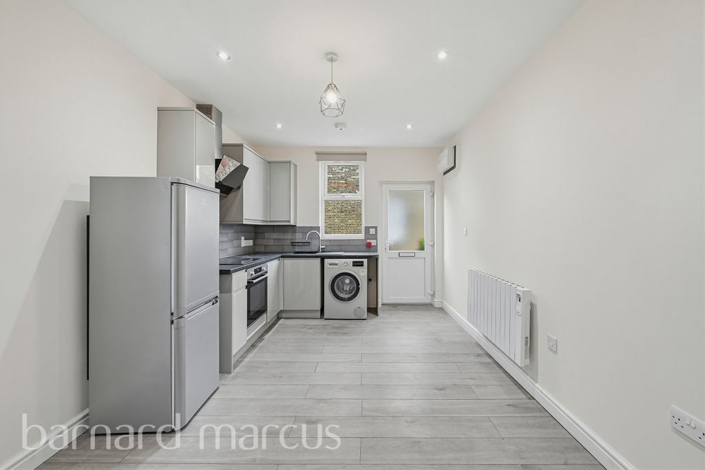 Property photo 3 of 8 Image