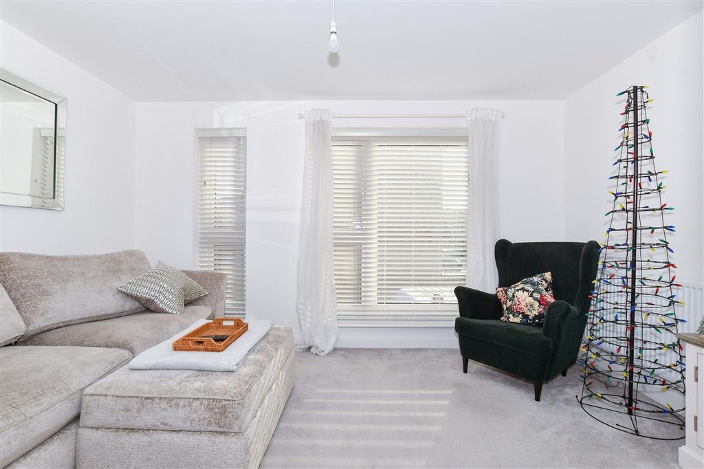 Property photo 2 of 11 Lounge