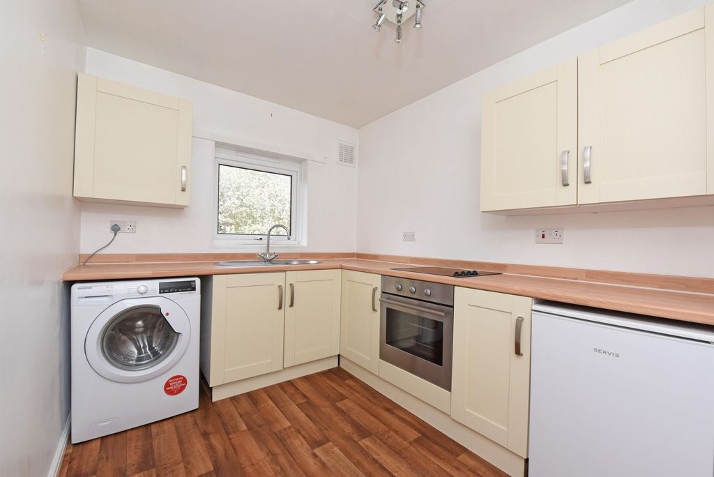 Property photo 2 of 7 Kitchen
