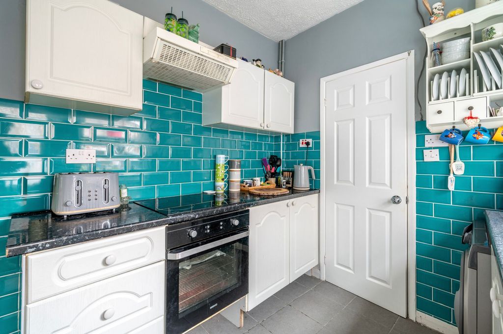 Property photo 3 of 12