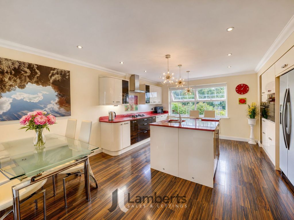 Property photo 2 of 33 Kitchen/Diner