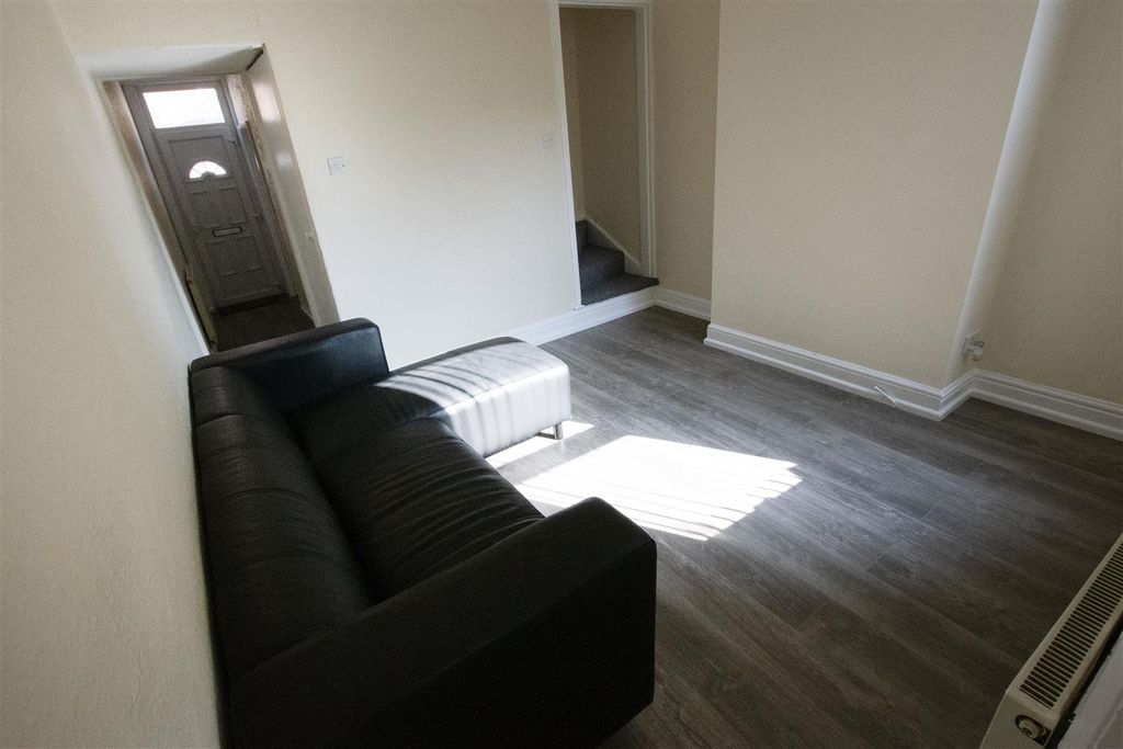 Property photo 2 of 10 Approach