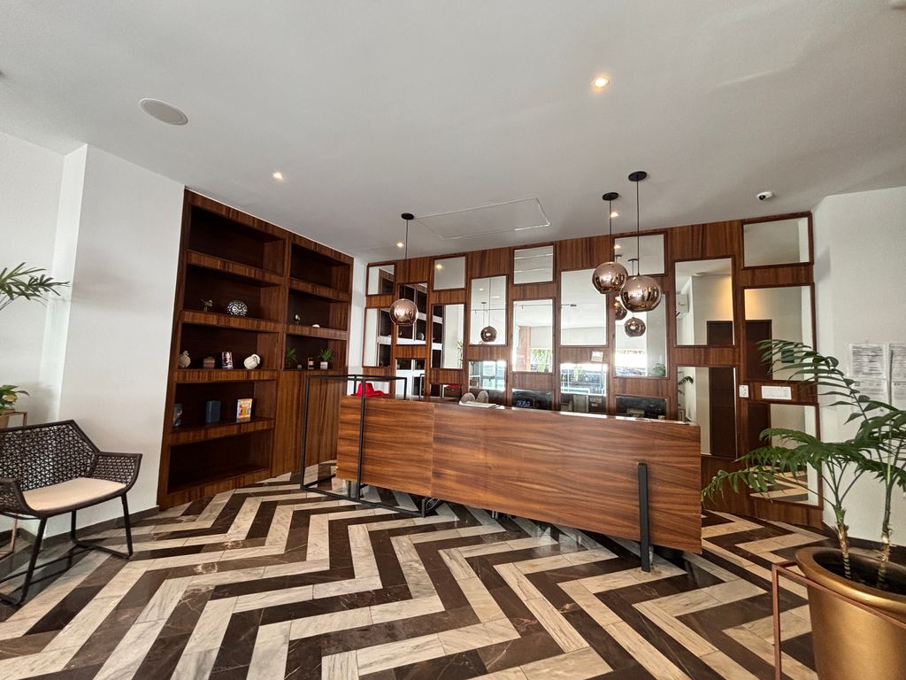 Property photo 2 of 25