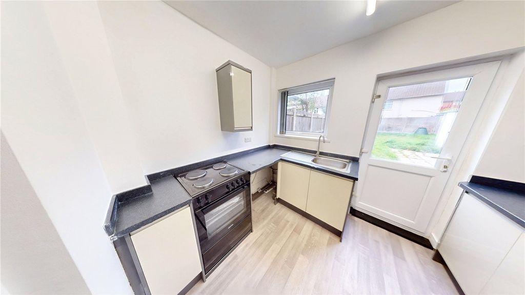 Property photo 2 of 12 Picture No. 11