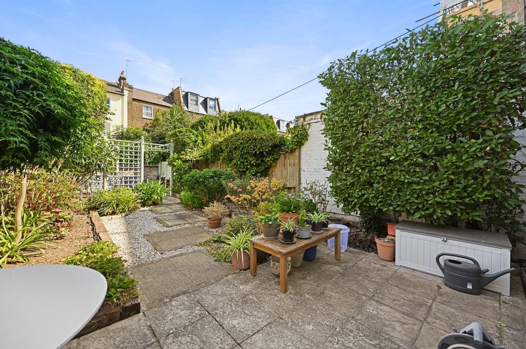 Property photo 3 of 12 Rcfbl- Dewhurst Road- Garden 4 (1).Jpg