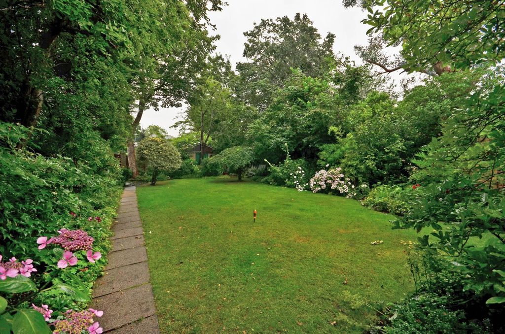 Property photo 2 of 17