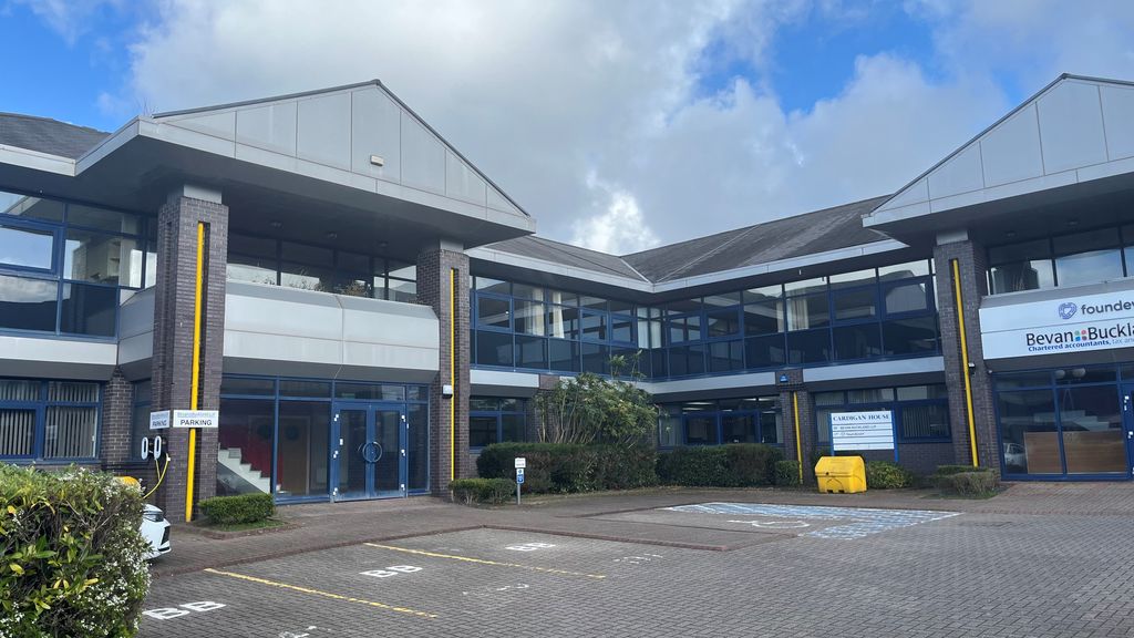 Property photo 1 of 3