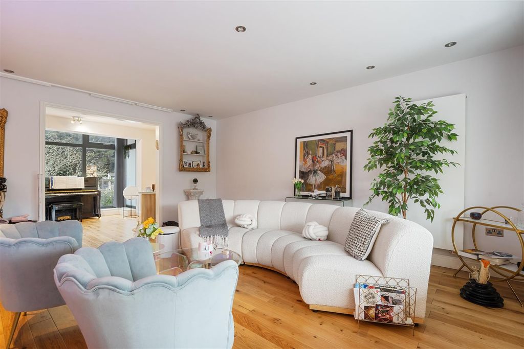 Property photo 2 of 17 2.Jpg