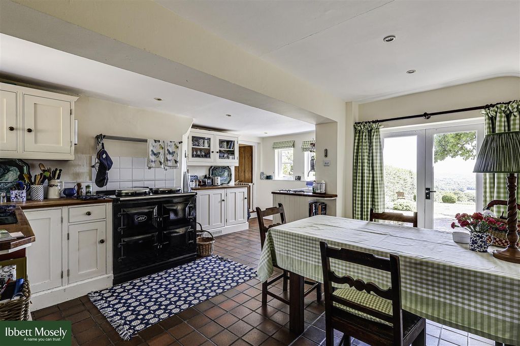 Property photo 3 of 18 9 Diner Kitchen.Jpg