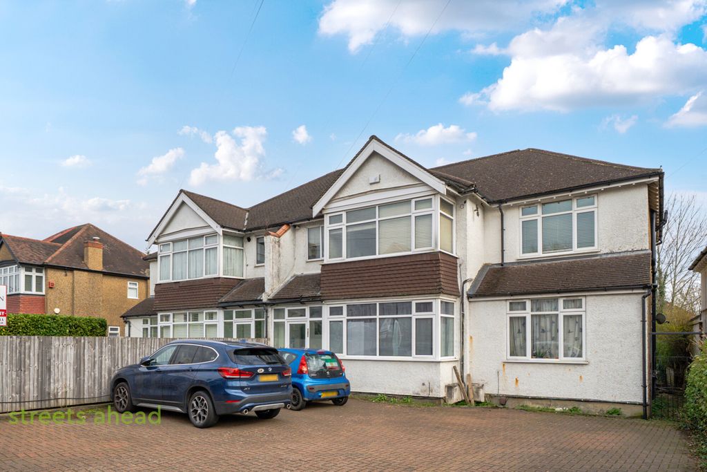 Property photo 1 of 11 Aea41875-01Ff-406...