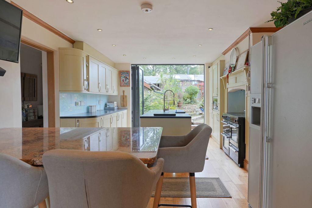 Property photo 2 of 24