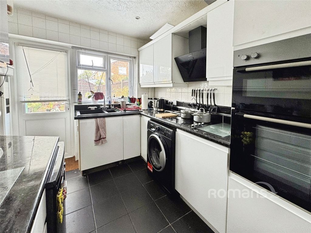 Property photo 2 of 9 Picture No. 15