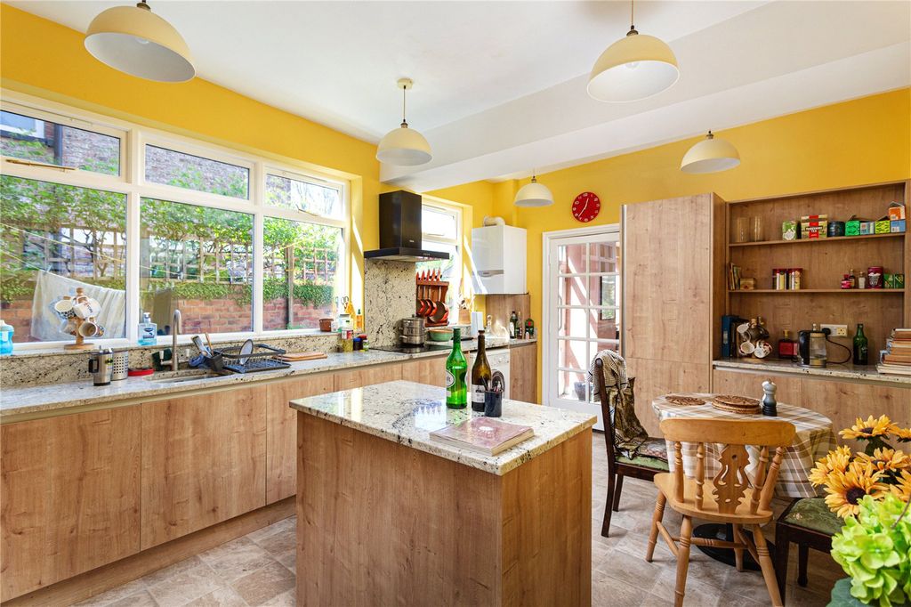 Property photo 3 of 14 Kitchen