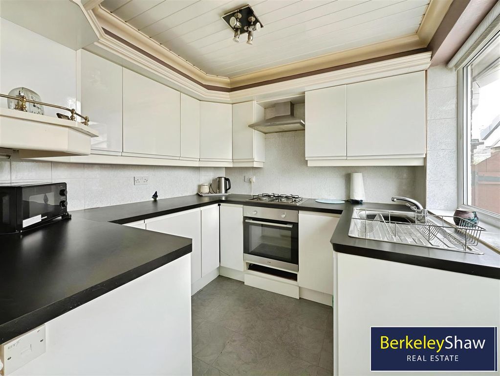 Property photo 3 of 13 Kitchen