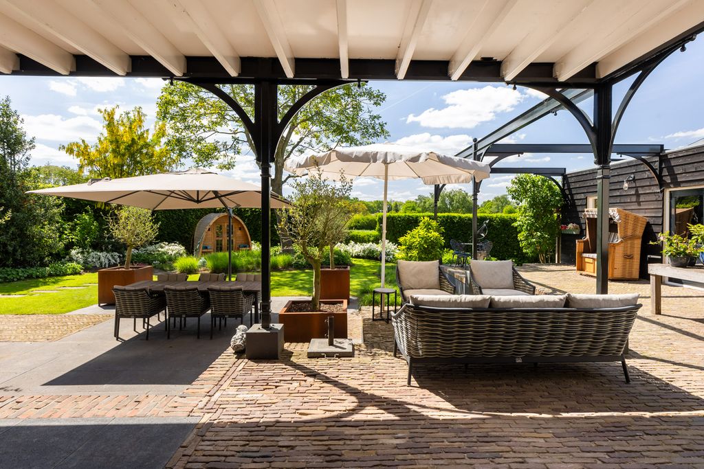 Property photo 3 of 83