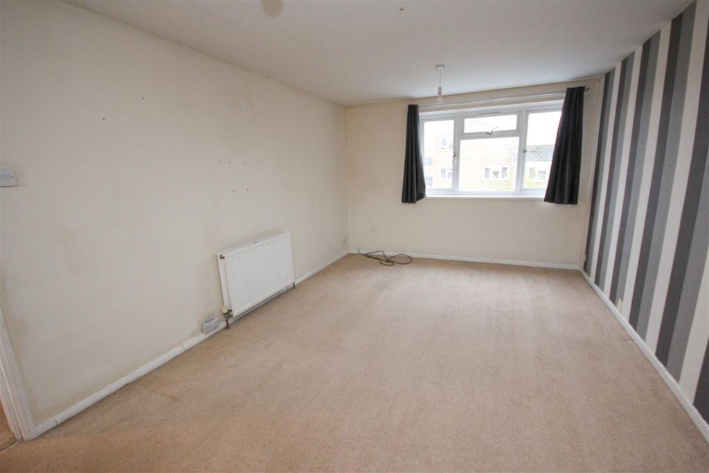 Property photo 3 of 16 Lounge.Jpg