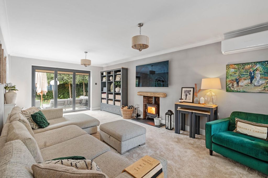 Property photo 2 of 42 Living Room