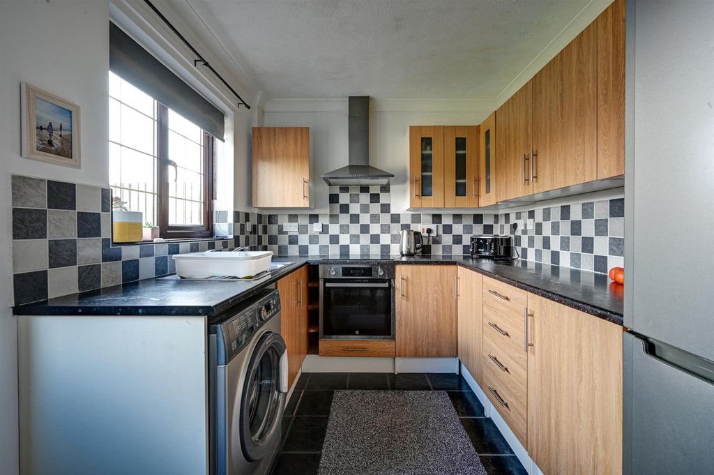 Property photo 2 of 9 Kitchen.Jpg