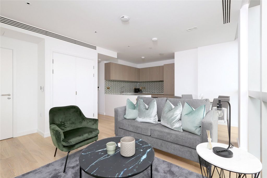 Property photo 1 of 18 Reception Room
