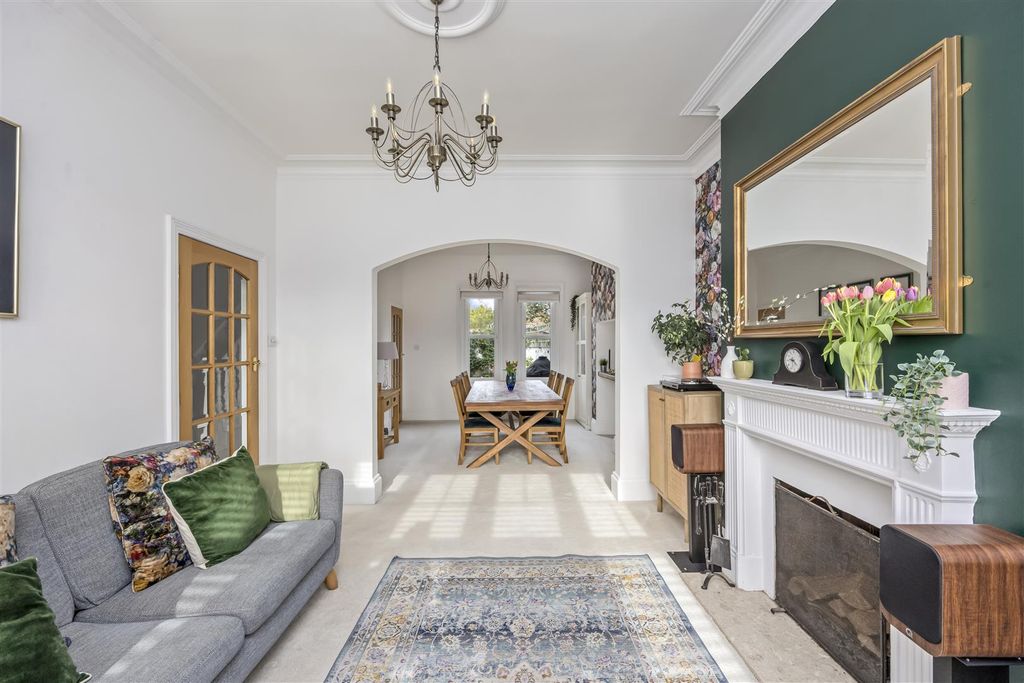 Property photo 2 of 26 Cissbury Road, 1-003.Jpg