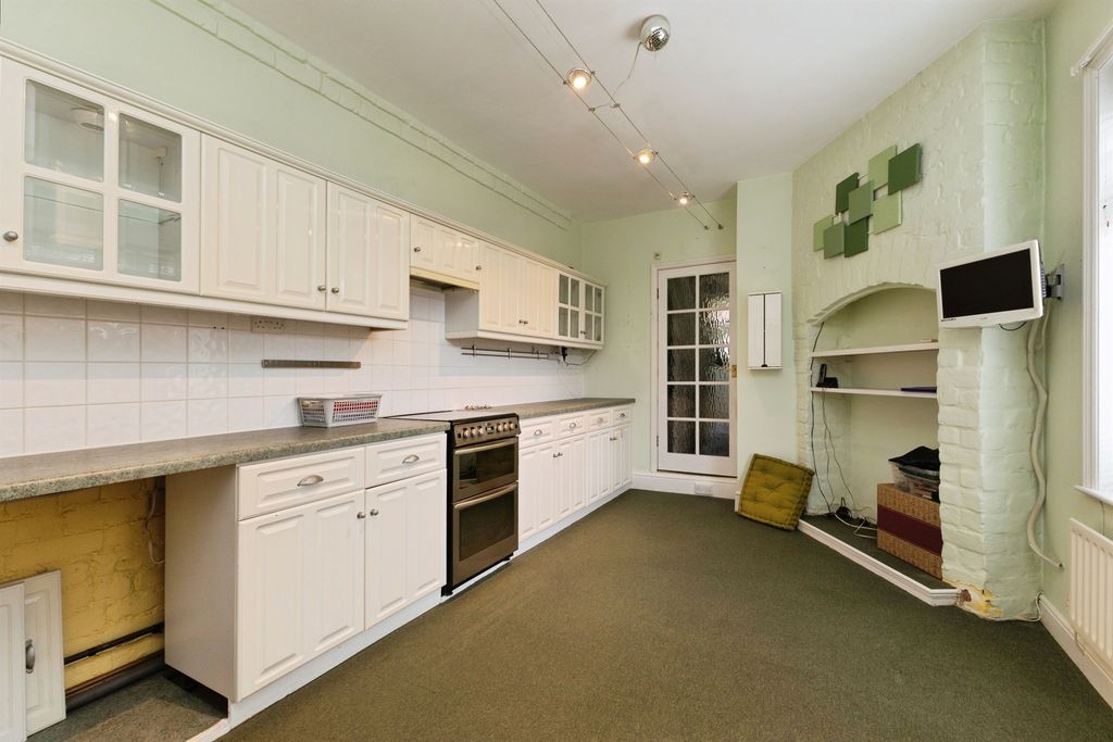 Property photo 2 of 17