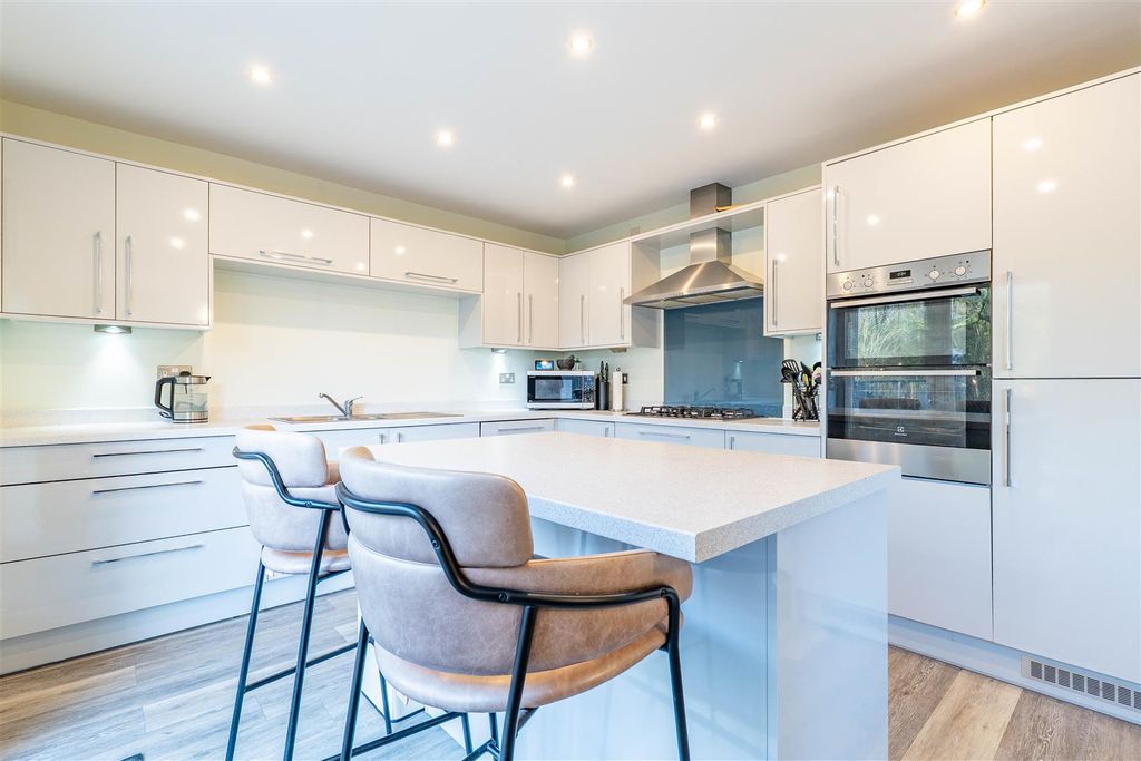 Property photo 3 of 32 Kitchen/Dining Room