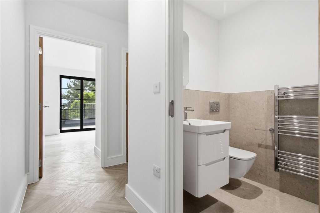 Property photo 3 of 16 Picture No. 02