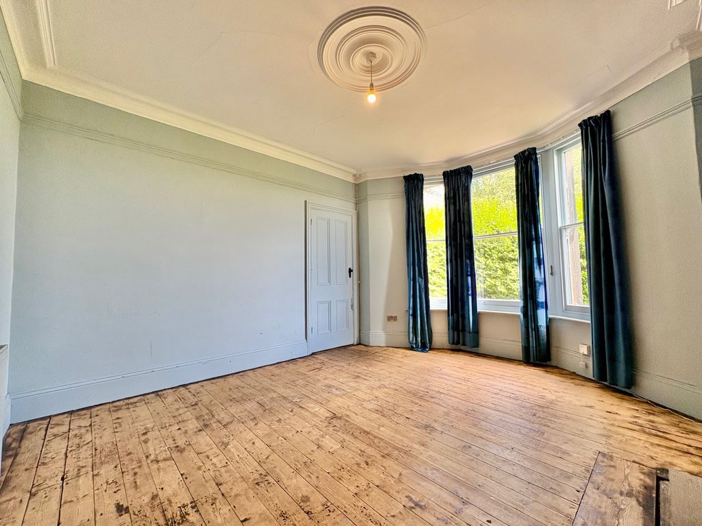 Property photo 3 of 28