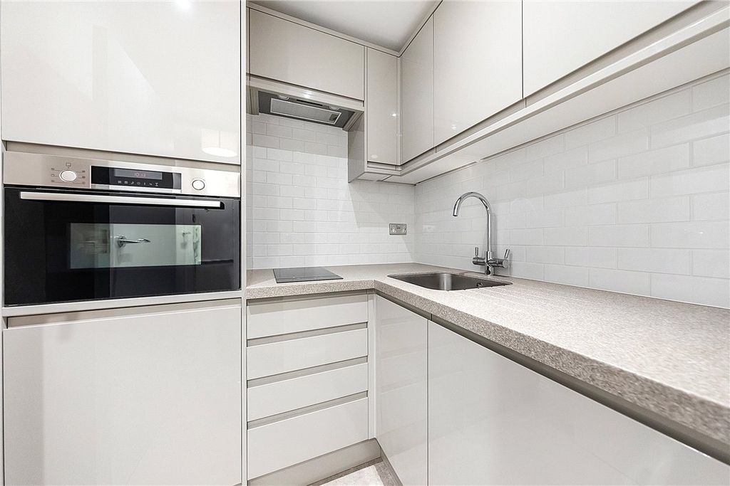 Property photo 3 of 24 Picture No. 23