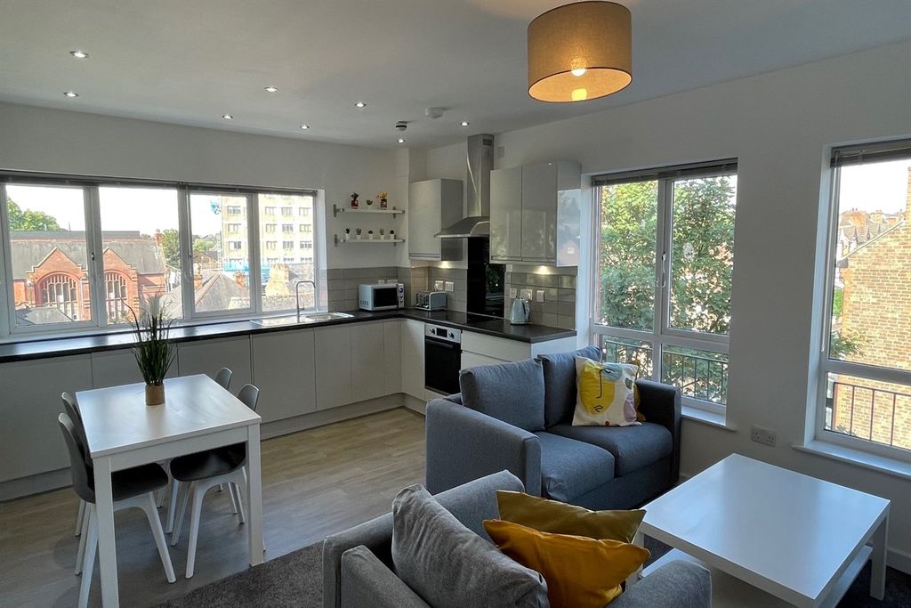 Property photo 1 of 11 Main+Photo (Main)