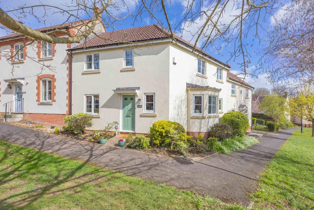 Property photo 1 of 28 Ewemove Taunton Nichol Place (2)