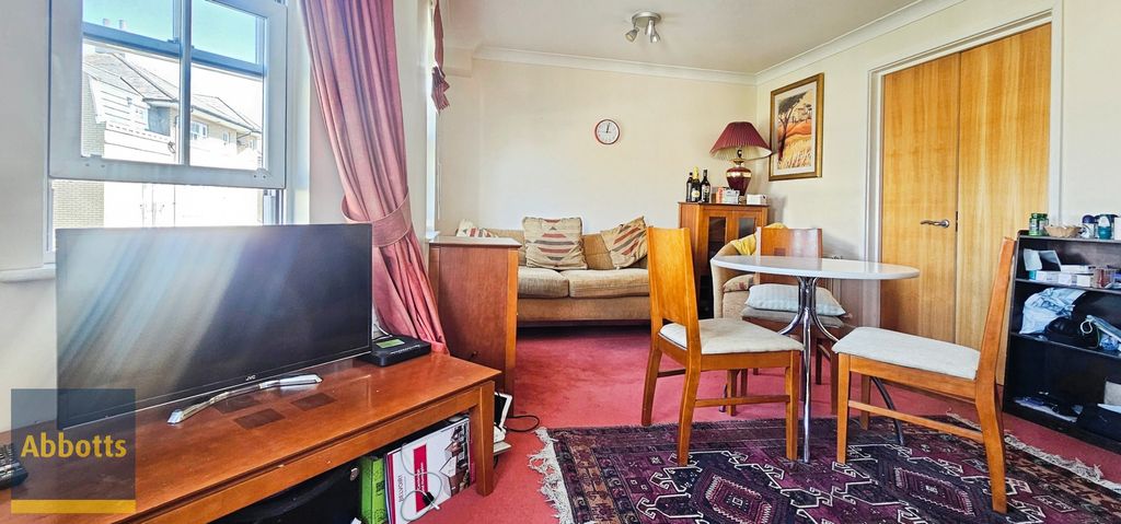 Property photo 2 of 8