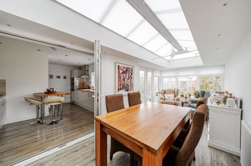 Property photo 3 of 24