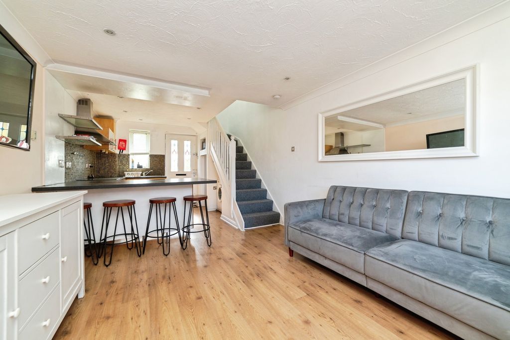 Property photo 2 of 17 Pbox-Img.Jpg