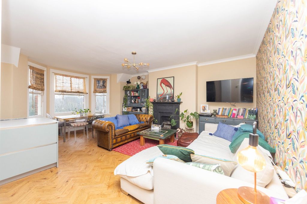 Property photo 3 of 16 Picture 3