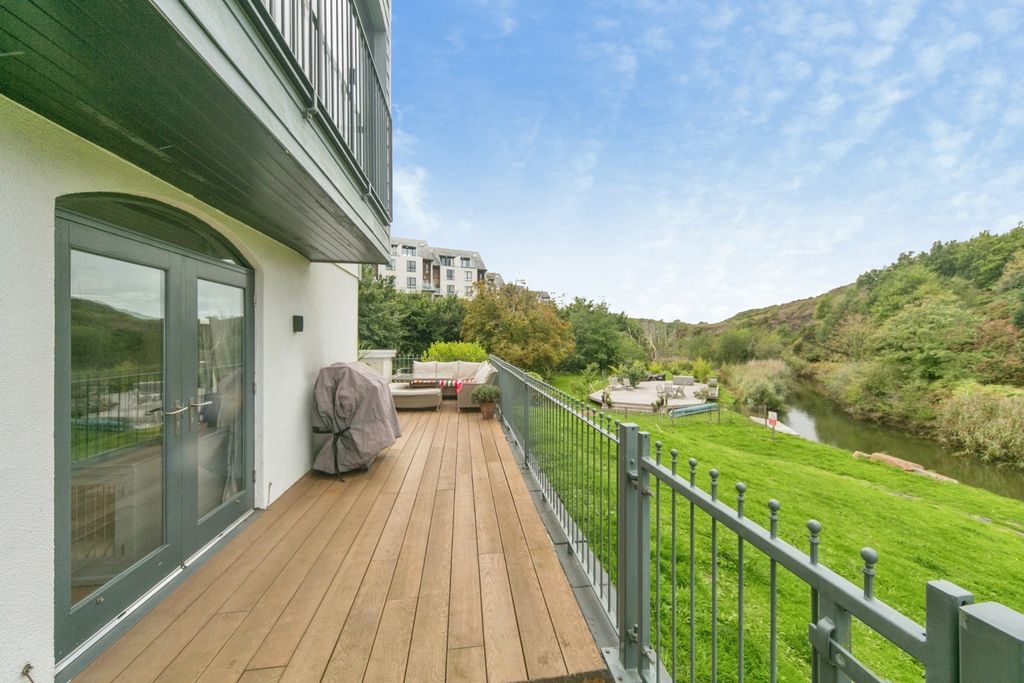 Property photo 2 of 16 Pbox-Img.Jpg