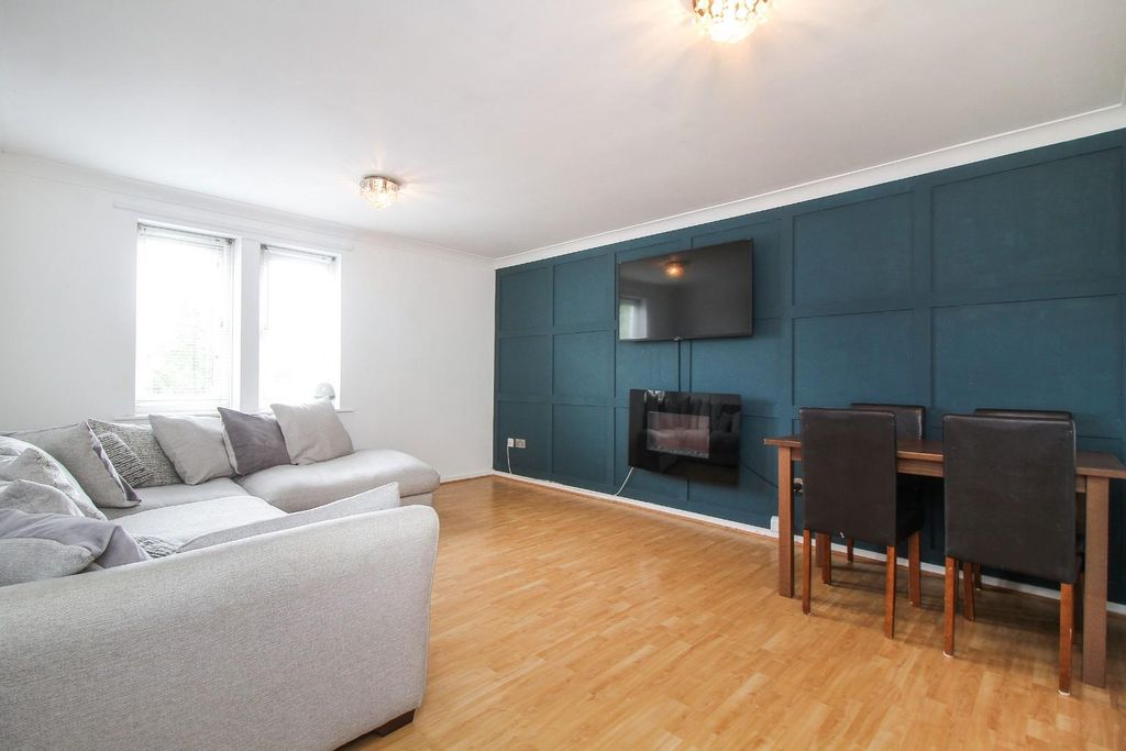 Property photo 2 of 7 Living Room