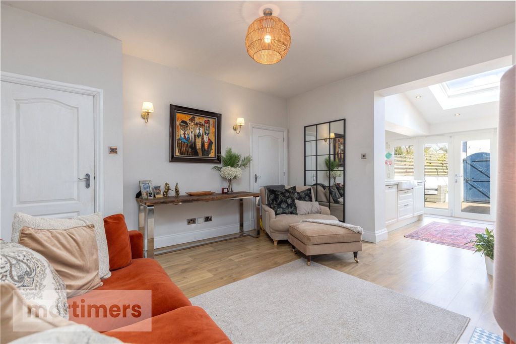 Property photo 2 of 31 Dining Room