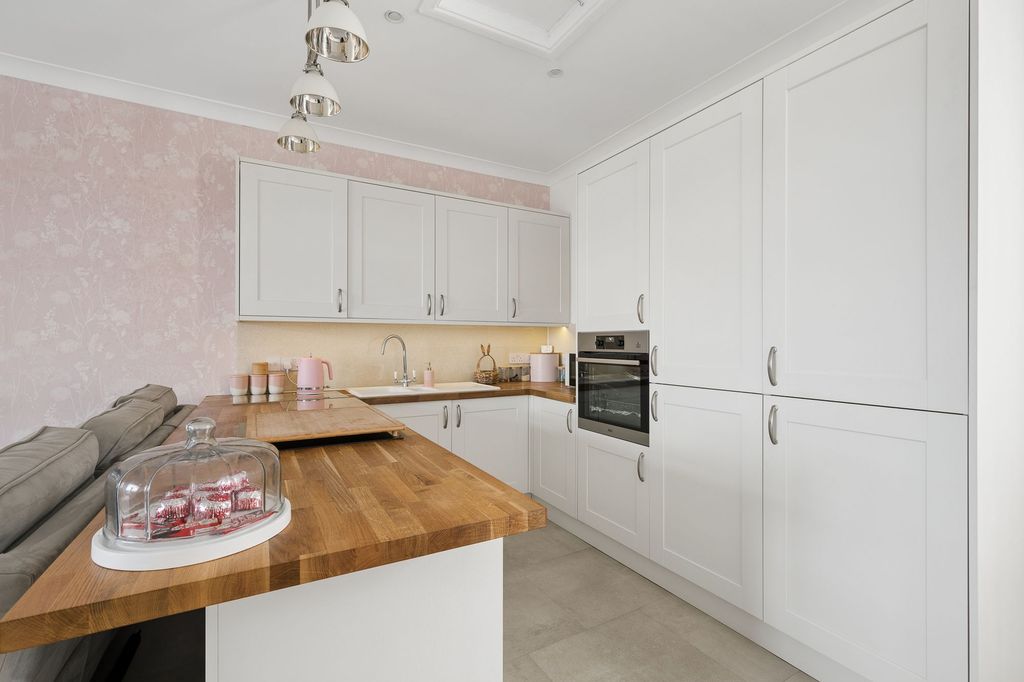 Property photo 2 of 23 Kitchen Area