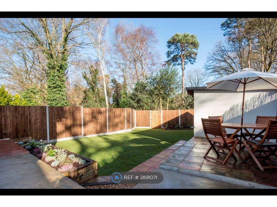 Property photo 1 of 11 Quiet Garden Overlooking Private Golf Course