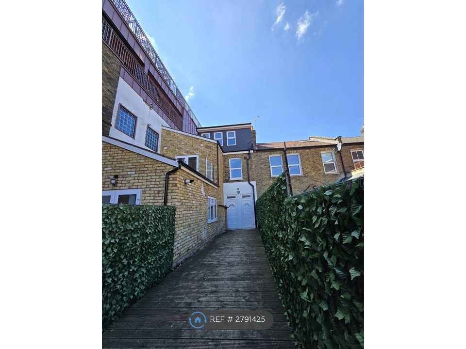 Property photo 1 of 9 Entrance