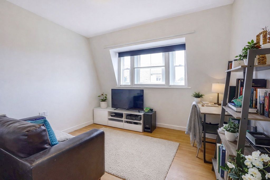 Property photo 3 of 7 Photo 4