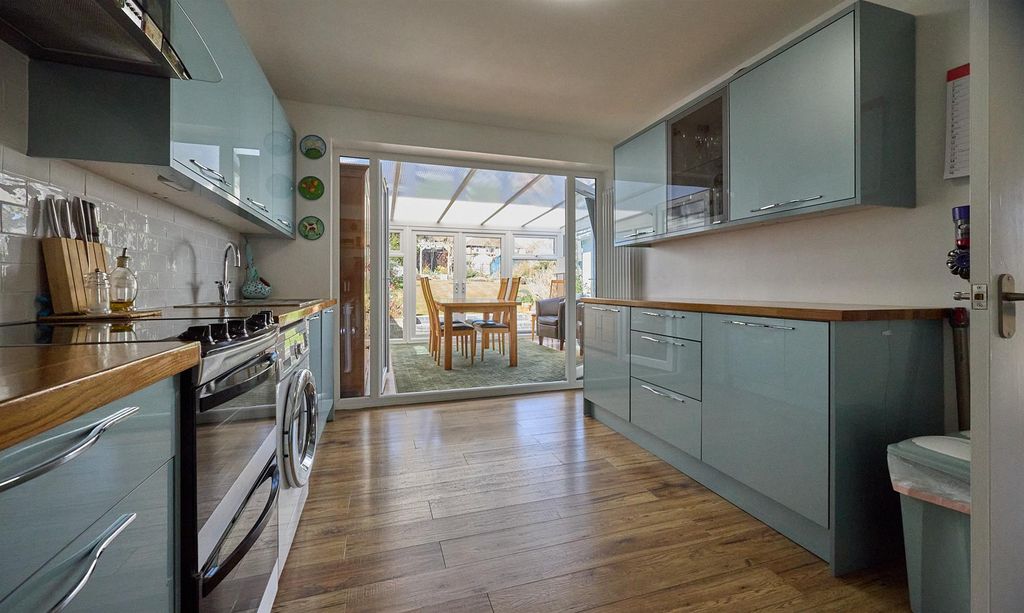 Property photo 2 of 12 Cedar Road 7.Jpg