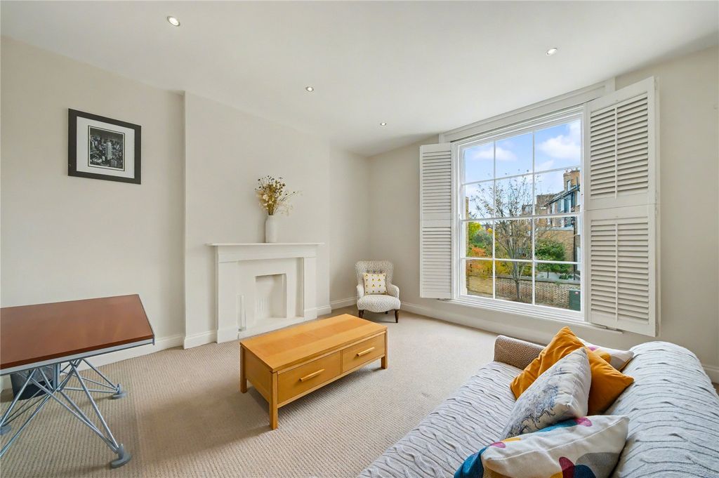 Property photo 2 of 23 Picture No. 16