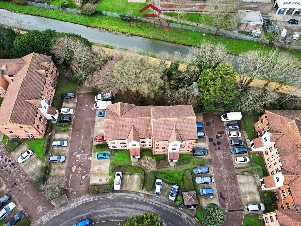 Property photo 2 of 9 Picture No. 12