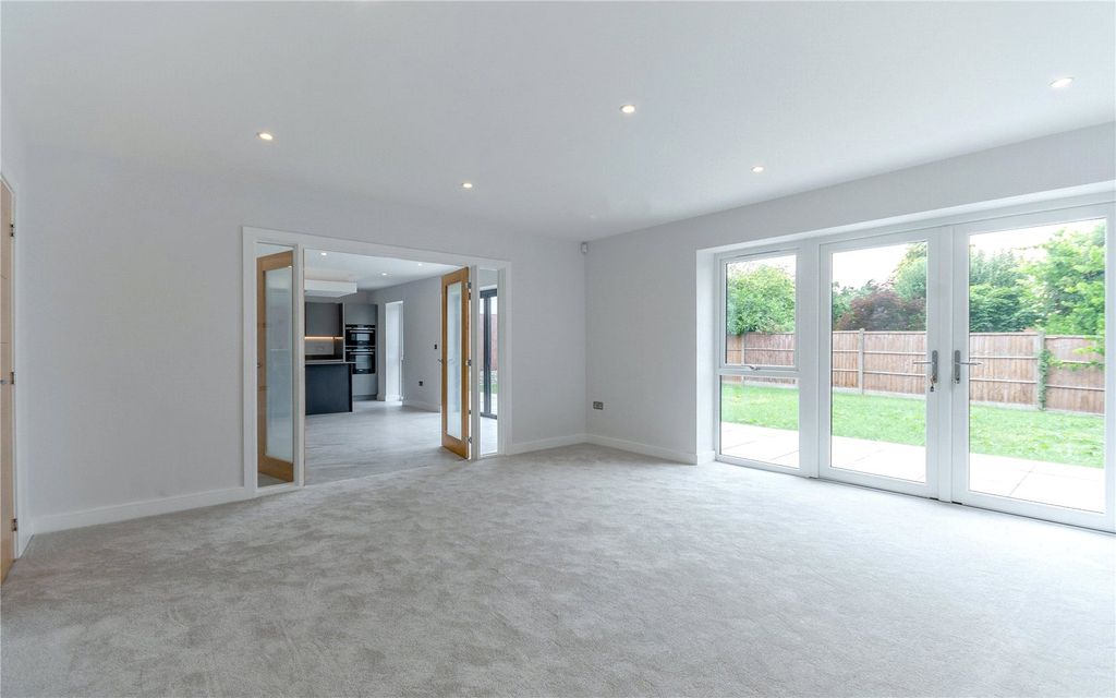 Property photo 3 of 20 Sitting Room