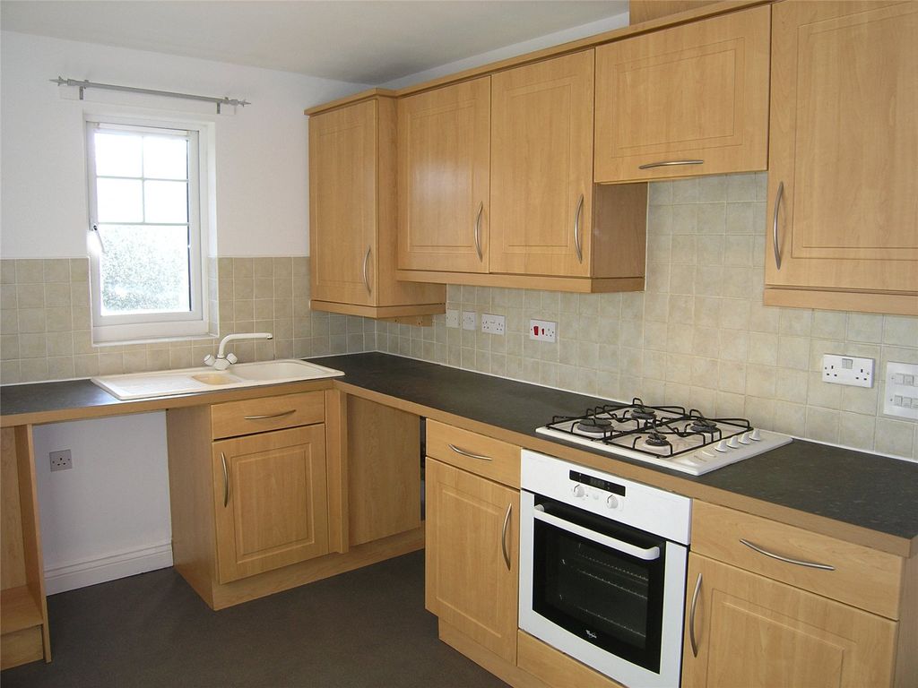 Property photo 3 of 6 Kitchen