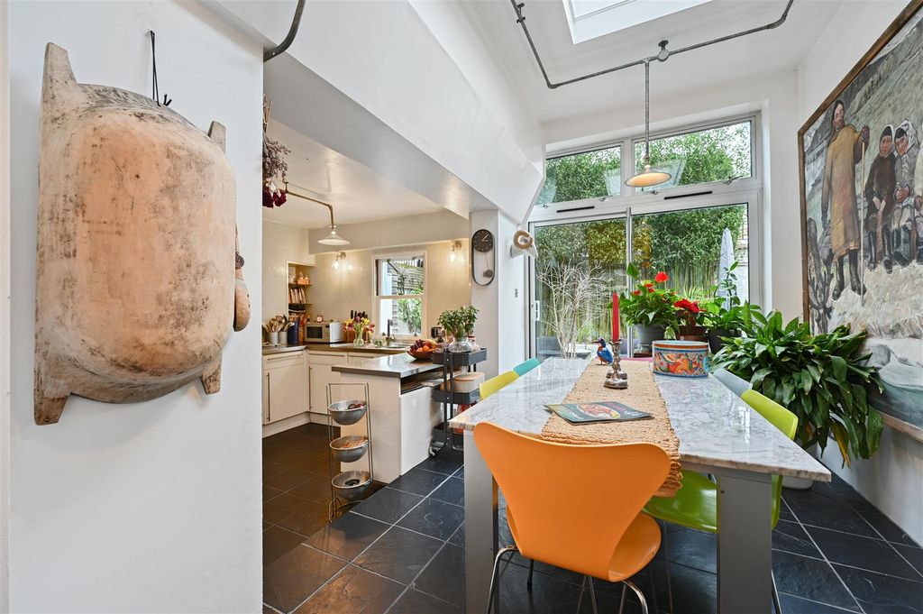 Property photo 3 of 16 Frithville Gardens - Kitchen3 (1).Jpg