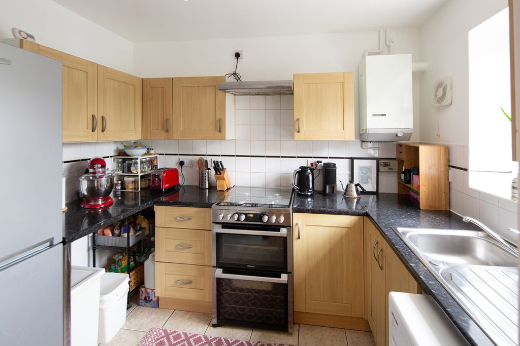 Property photo 3 of 21 Kitchen